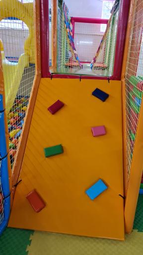 عکس خانه بازی کلبه آبنباتی