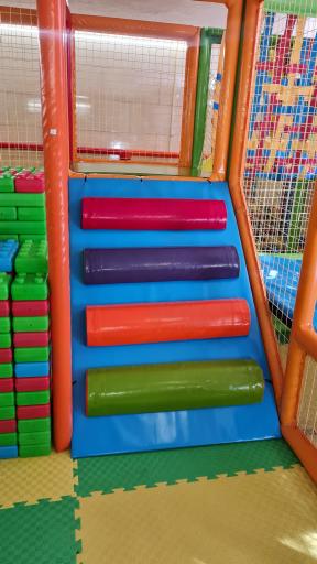 عکس خانه بازی کلبه آبنباتی