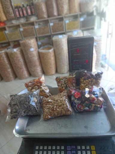 عکس آجیل فروشی حسین آبادی