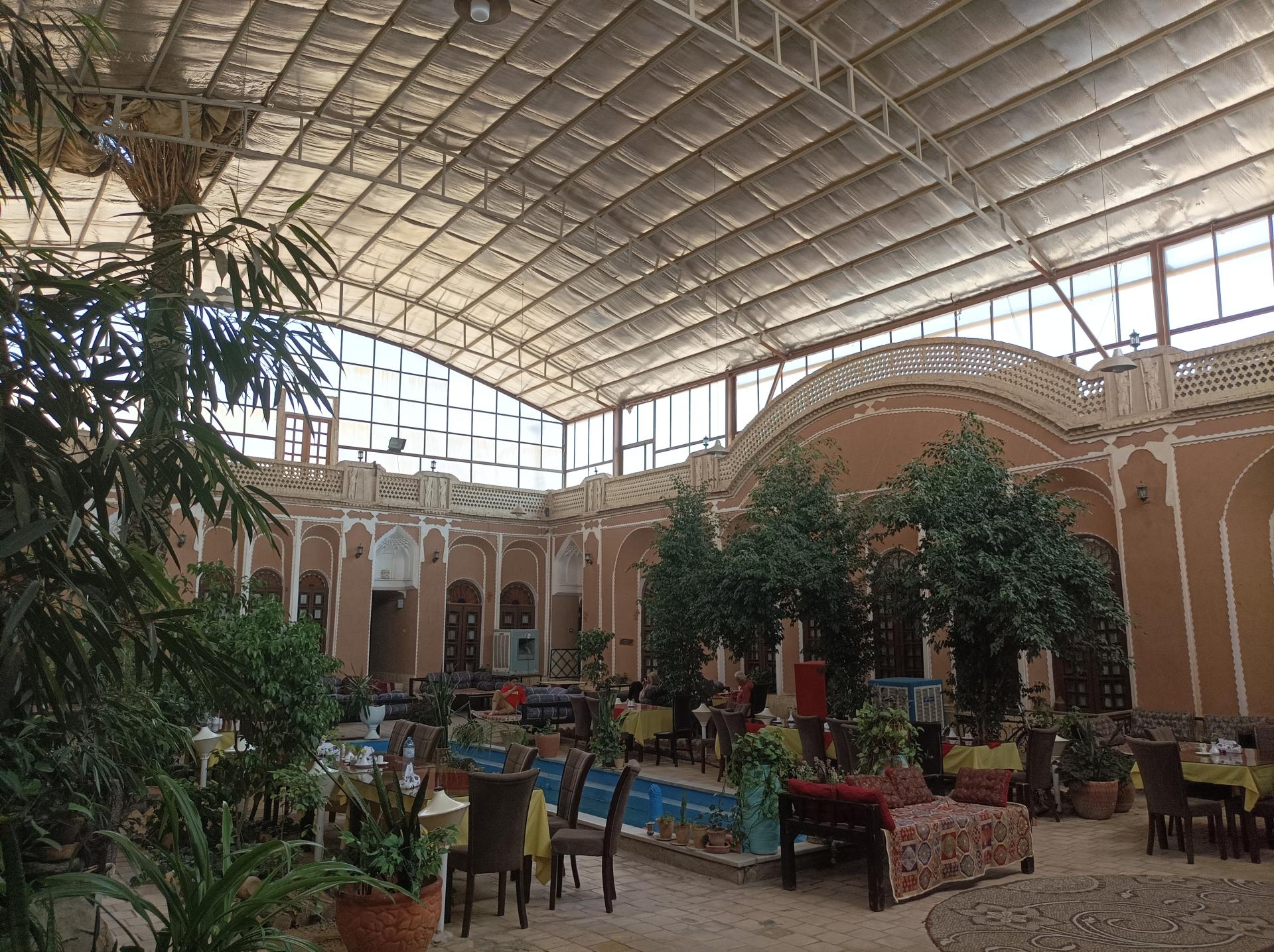 عکس هتل سنتی ادیب الممالک یزد