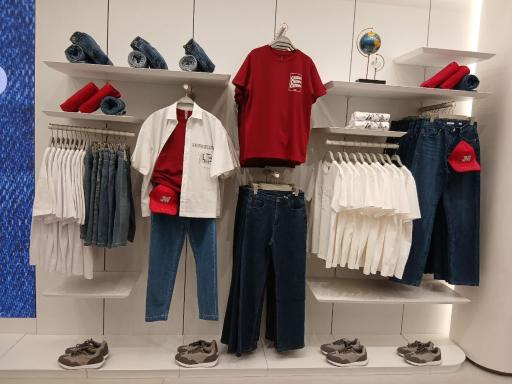 عکس جین وست شریعتی