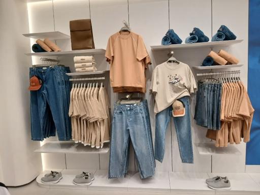 عکس جین وست شریعتی