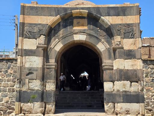 عکس دروازه سنگی