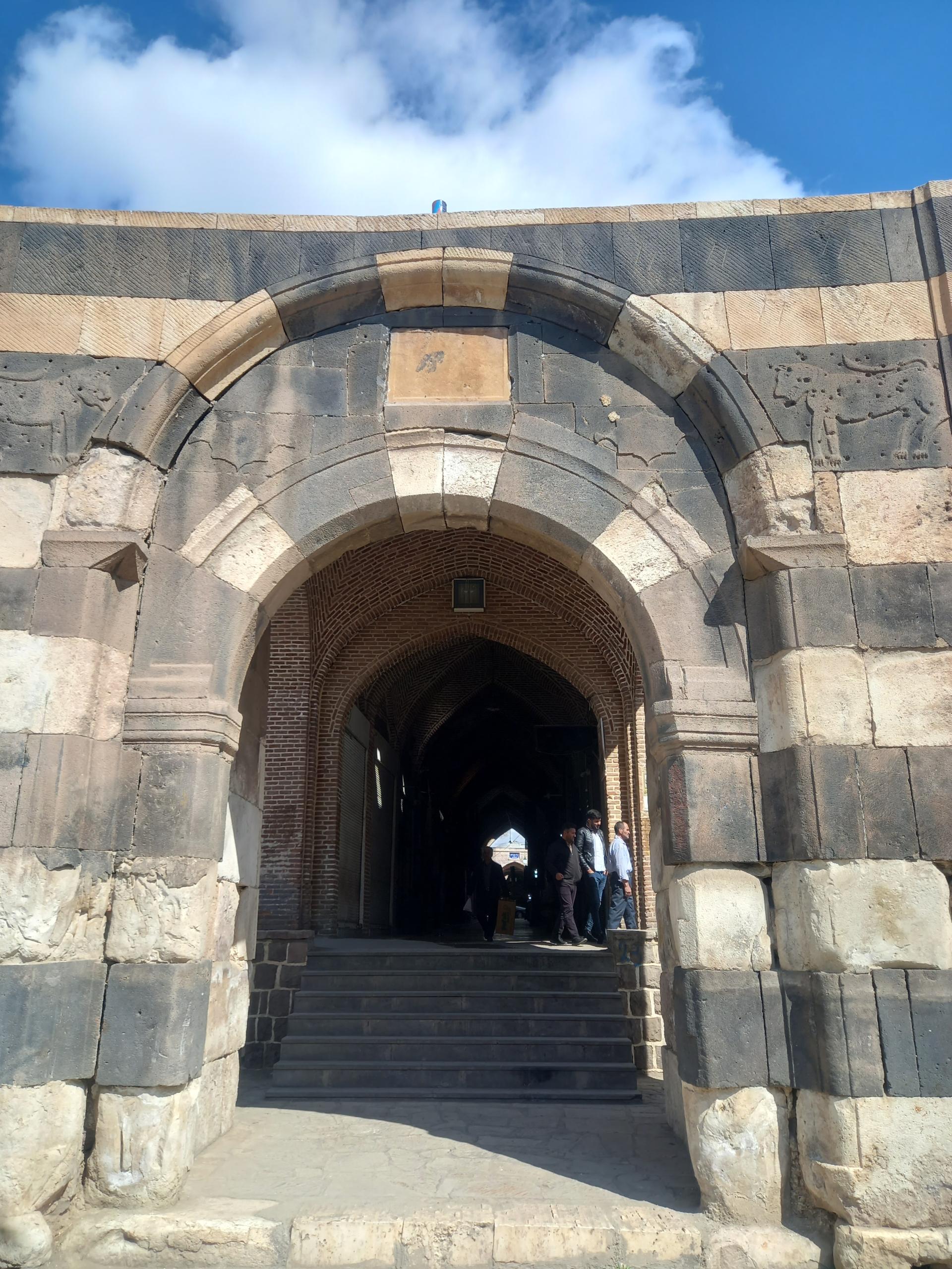 عکس دروازه سنگی