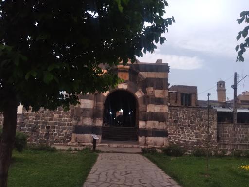 عکس دروازه سنگی