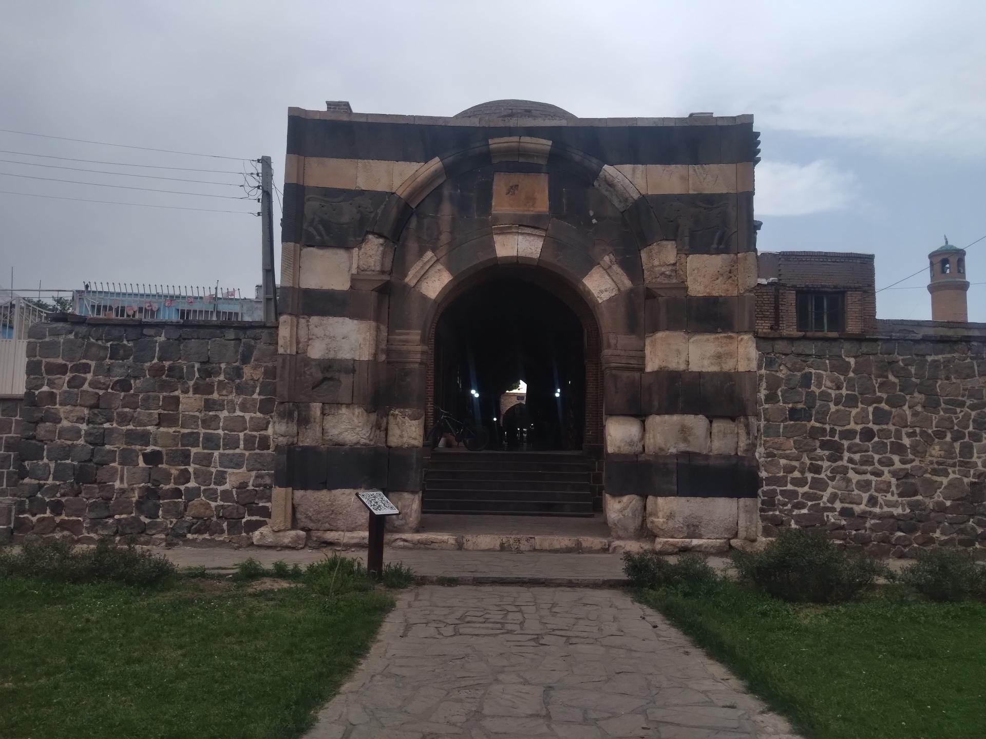 عکس دروازه سنگی