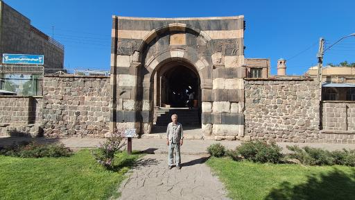 عکس دروازه سنگی