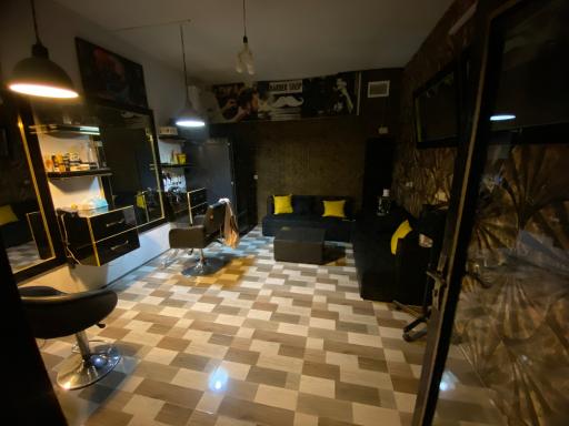 عکس آرایشگاه فیگارو(صادق)