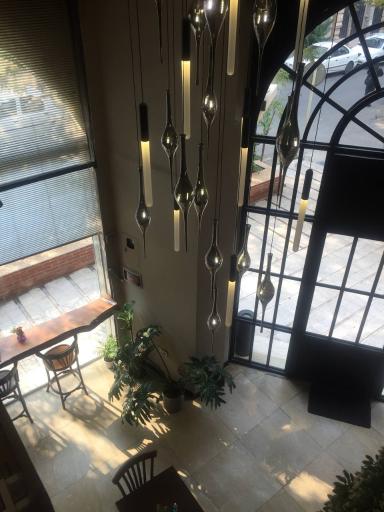 عکس کافه آوریل