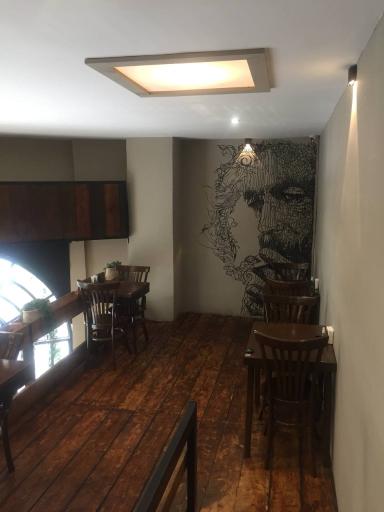 عکس کافه آوریل