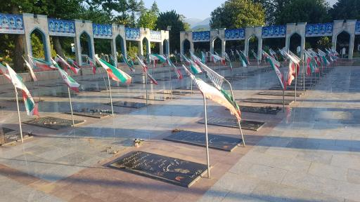 عکس گلزار شهدا زینبیه