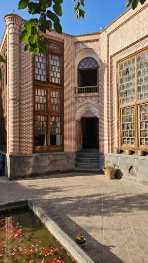 عکس هتل و رستوران تاریخی خانه صادقی