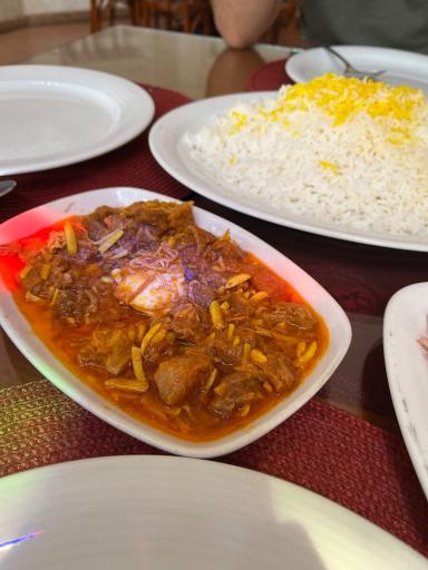 هتل و رستوران تاریخی خانه صادقی