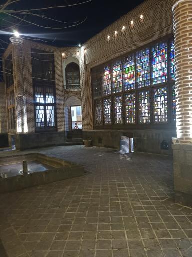 عکس هتل و رستوران تاریخی خانه صادقی