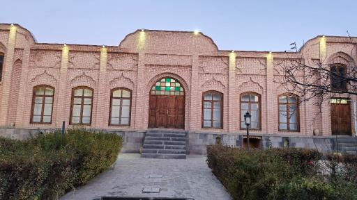 عکس هتل و رستوران تاریخی خانه صادقی