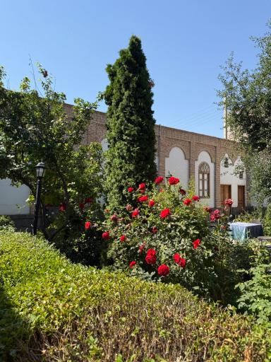 عکس هتل و رستوران تاریخی خانه صادقی