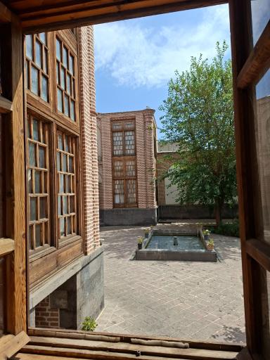 عکس هتل و رستوران تاریخی خانه صادقی
