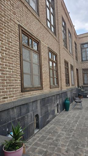 عکس هتل و رستوران تاریخی خانه صادقی