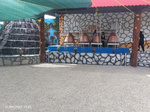 عکس کارگاه گلاب گیری حسن نظری