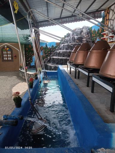 عکس کارگاه گلاب گیری حسن نظری