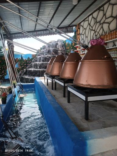 عکس کارگاه گلاب گیری حسن نظری