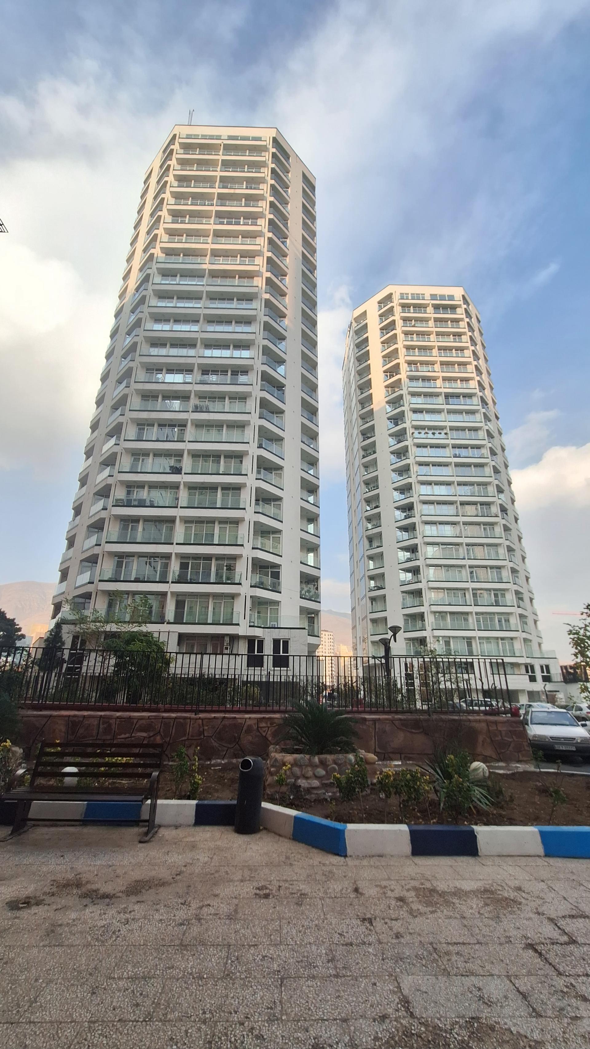 عکس برج های دوقلوی تریتیوم 1 