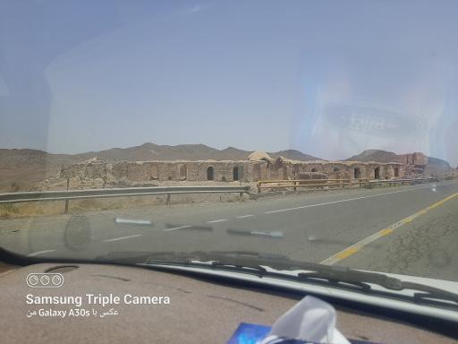 عکس کاروانسرای باقرآباد