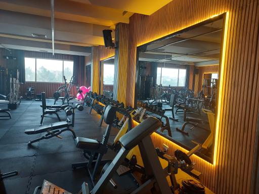 عکس مجموعه ورزشی تیتان (ورزشگاه تیتان)