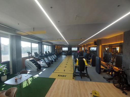 عکس مجموعه ورزشی تیتان (ورزشگاه تیتان)