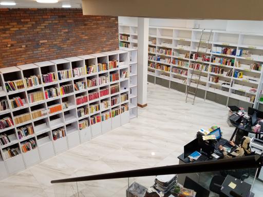 عکس کتابفروشی زیتون