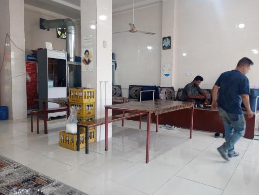 عکس رستوران صبحانه املت سوسیس تخم مرغ 