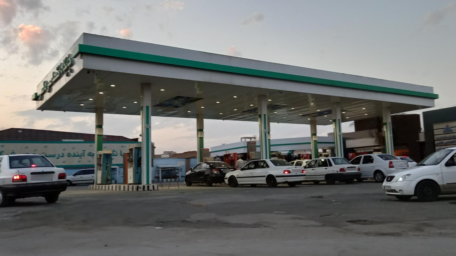 عکس پمپ بنزین هاشمی