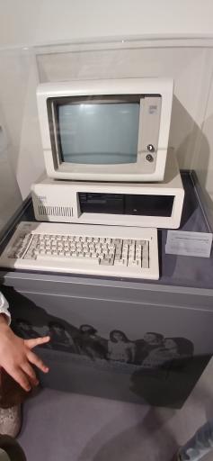 عکس موزه کامپیوتر ایران