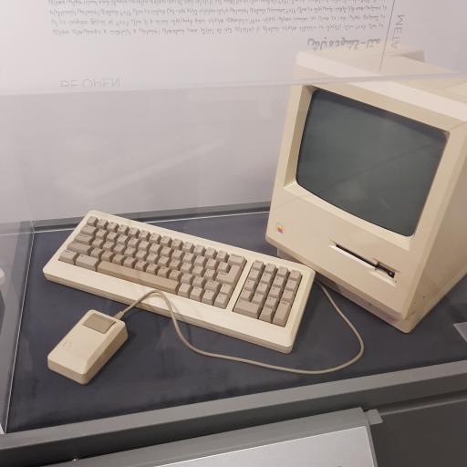 عکس موزه کامپیوتر ایران