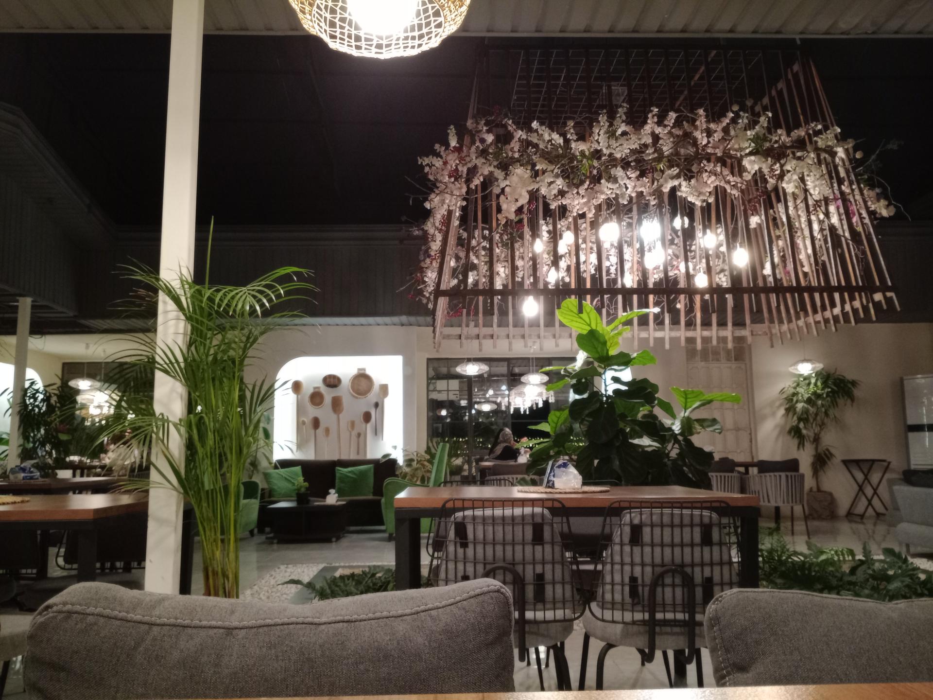 عکس ویلا رستوران سیزن