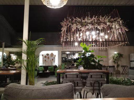 عکس ویلا رستوران سیزن