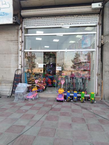 عکس پخش اسباب بازی مانی