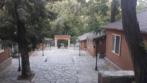عکس دهکده کلبه های چوبی عقیق