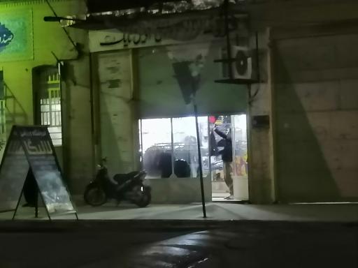 عکس فروشگاه ورزشی لالیگا