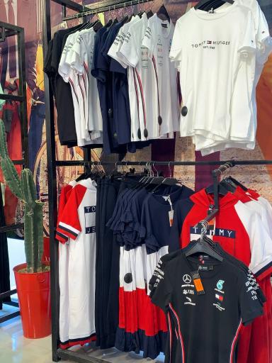 عکس تومی هیلفیغر