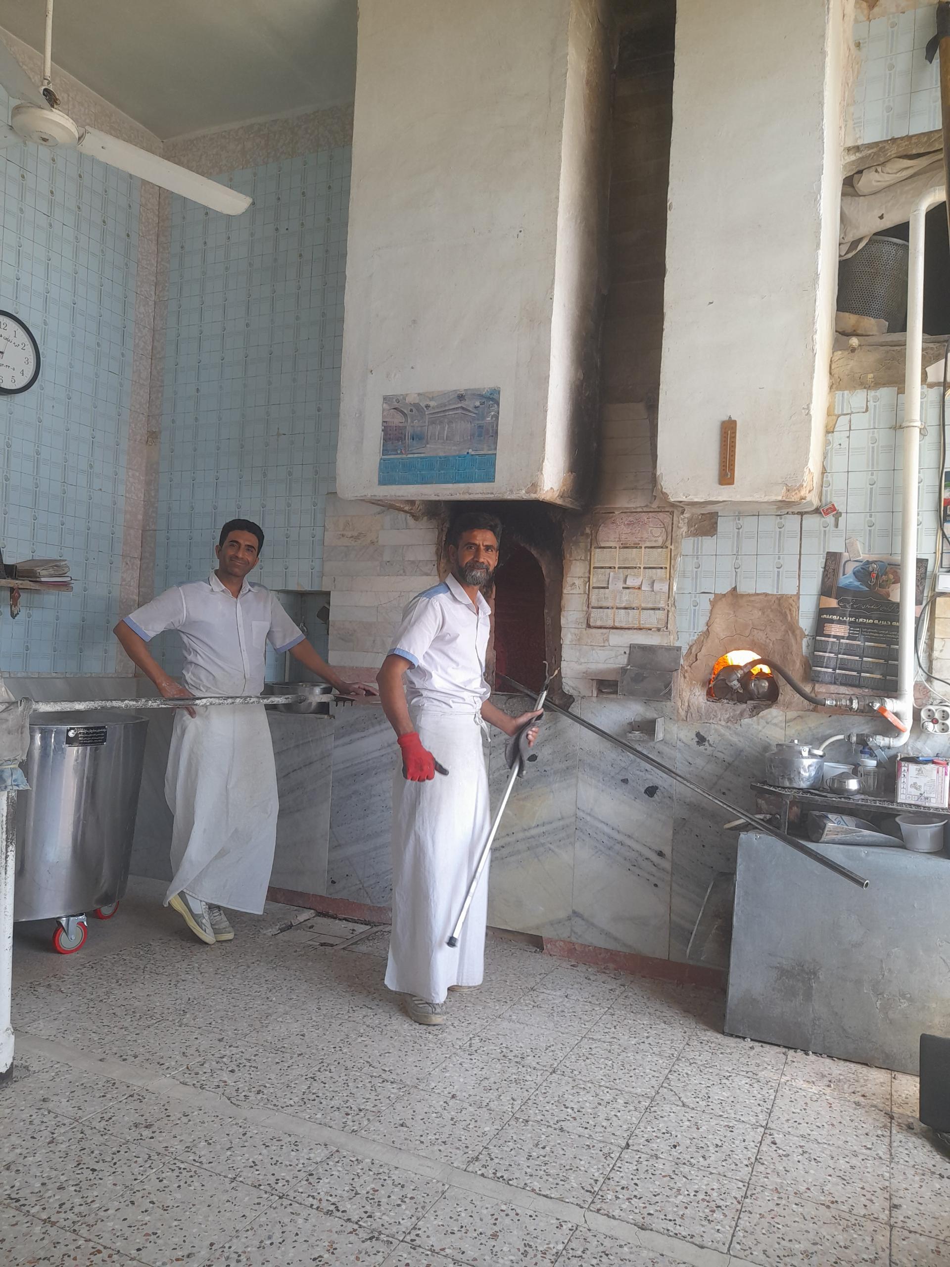 عکس نانوایی سنگکی سنتی گل گندم