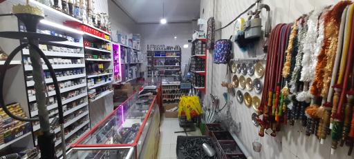 عکس پخش سیگار احمدپور