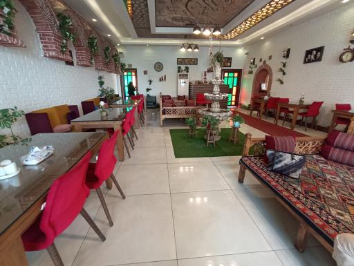 عکس رستوران ماه تی تی