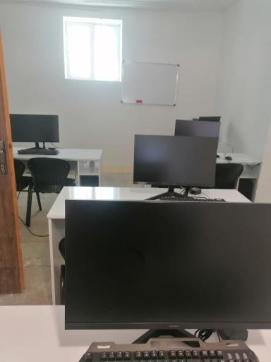 عکس آموزشگاه کامپیوتر خلاق