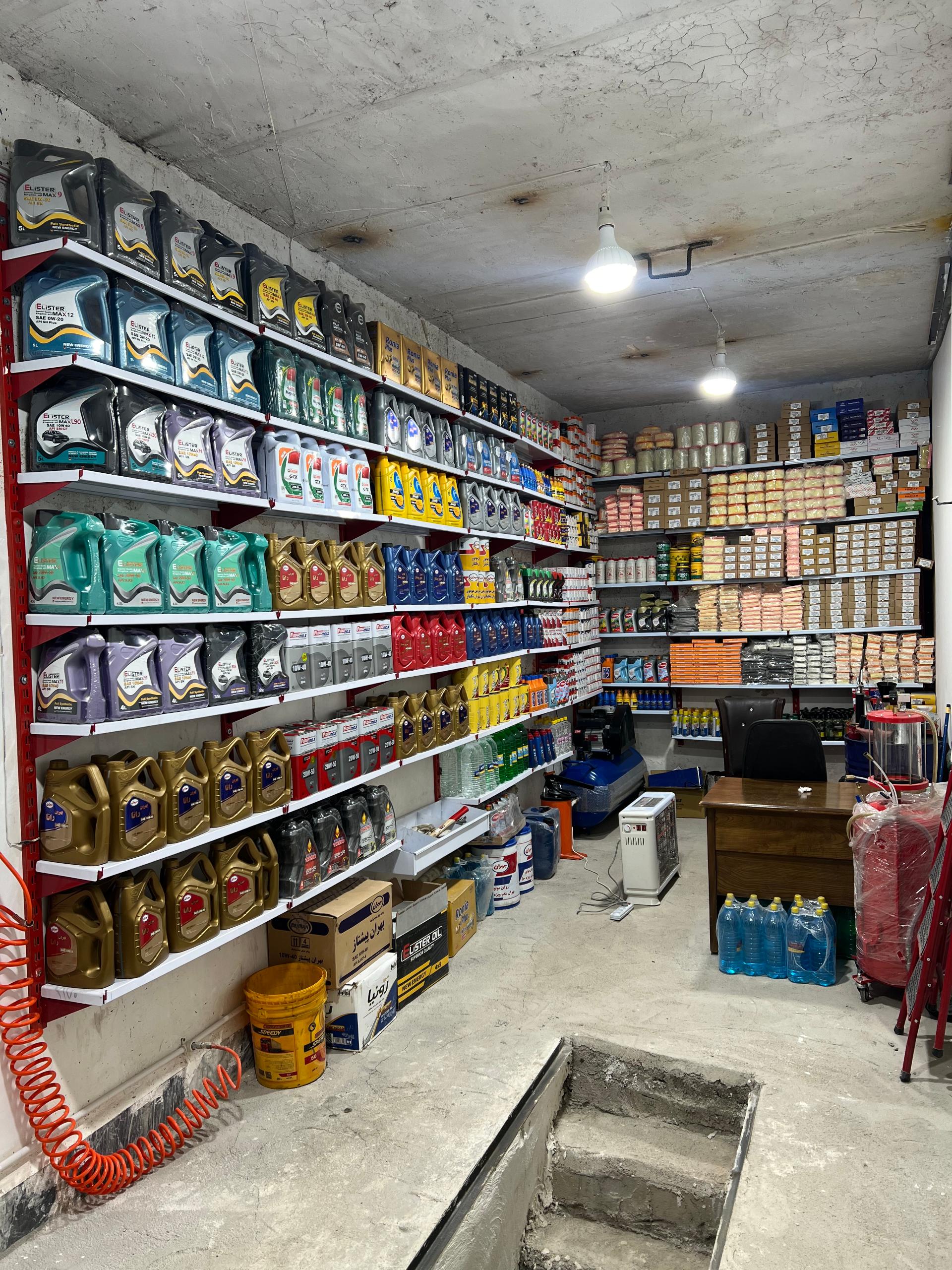 عکس تعویض روغن احمد