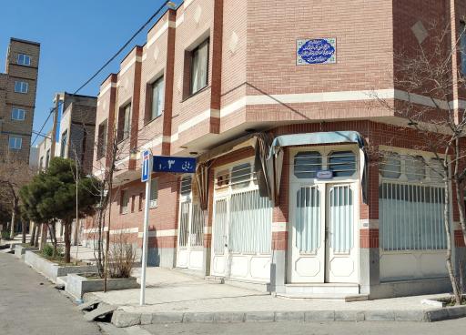 عکس کارگاه ساخت سازهای سنتی