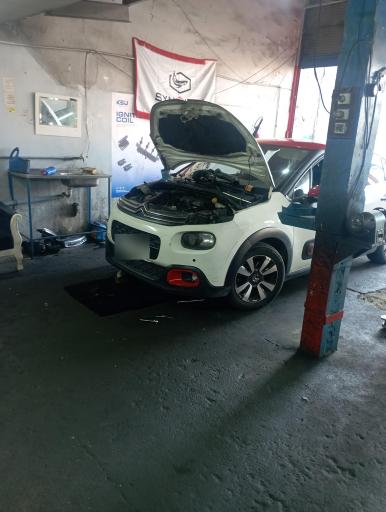 عکس تعمیرگاه حسن شریفی