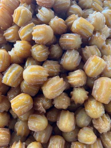 نان و شیرینی رایونز