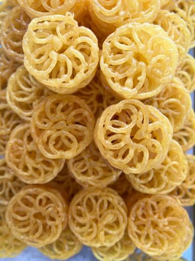 نان و شیرینی رایونز