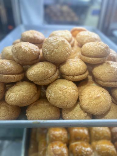 نان و شیرینی رایونز